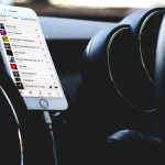 Cara Memutar Musik Dari Ponsel Anda ke Stereo Mobil